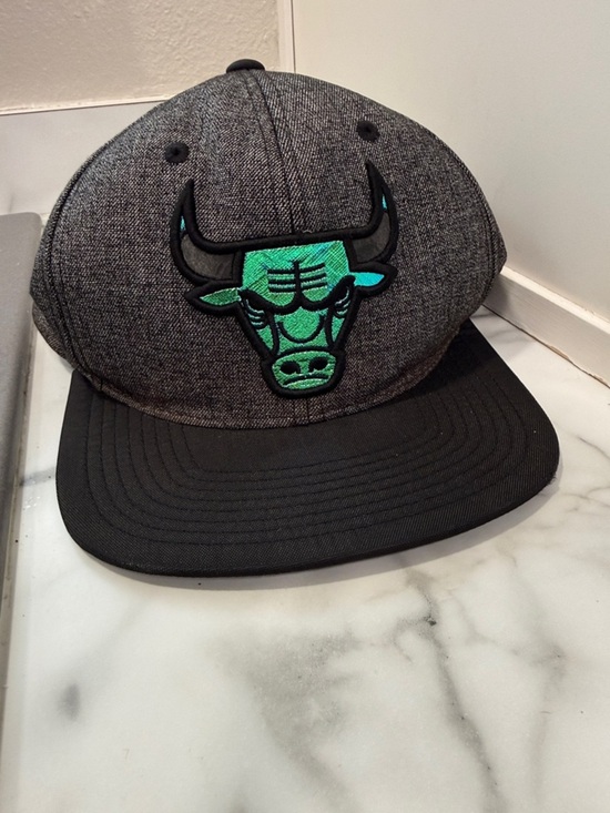 Mitchell & Ness Other - Mitchell & Ness Chicago Bulls gray and black snapback hat